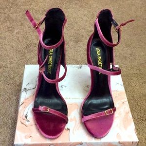#Velvet strappy heals

# i will be providing free shipping to this item